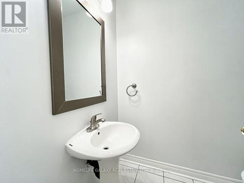 8E Hycrest Avenue, Toronto, ON - Indoor Photo Showing Bathroom