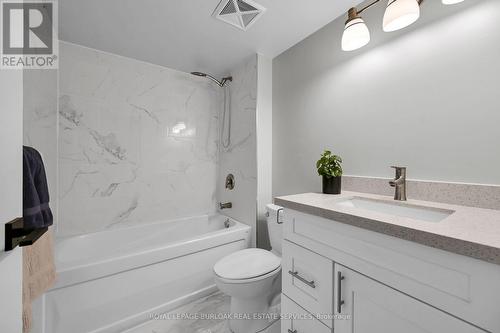 709 - 30 Grand Trunk Crescent, Toronto, ON - Indoor Photo Showing Bathroom