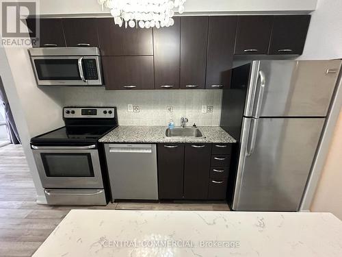 1011 - 38 Joe Shuster Way, Toronto, ON - Indoor Photo Showing Kitchen