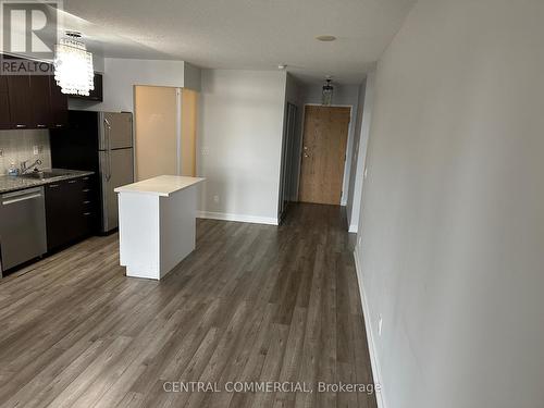 1011 - 38 Joe Shuster Way, Toronto, ON - Indoor Photo Showing Kitchen