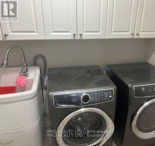 Room 3 - 102 Southlake Boulevard, Brampton, ON - Indoor Photo Showing Laundry Room