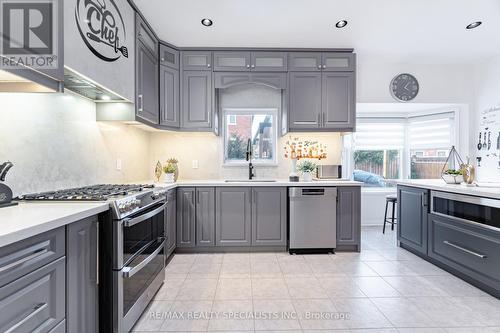 15 Cookview Drive, Brampton, ON - Indoor Photo Showing Kitchen With Stainless Steel Kitchen With Upgraded Kitchen