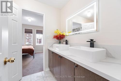 15 Cookview Drive, Brampton, ON - Indoor Photo Showing Bathroom