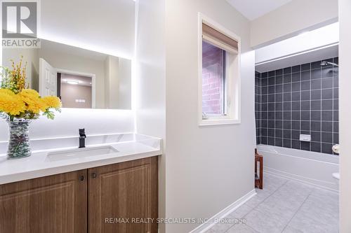 15 Cookview Drive, Brampton, ON - Indoor Photo Showing Bathroom