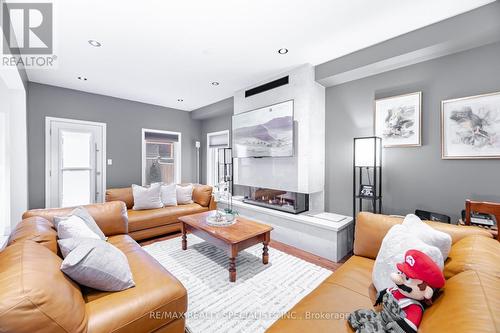 15 Cookview Drive, Brampton, ON - Indoor Photo Showing Living Room