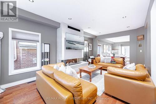 15 Cookview Drive, Brampton, ON - Indoor Photo Showing Living Room