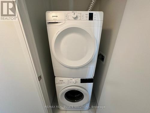 1105 - 425 Front Street E, Toronto, ON - Indoor Photo Showing Laundry Room