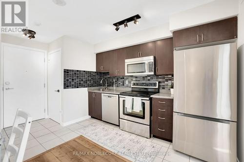 914 - 61 Heintzman Street S, Toronto, ON - Indoor Photo Showing Kitchen