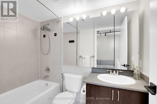 914 - 61 Heintzman Street S, Toronto, ON - Indoor Photo Showing Bathroom