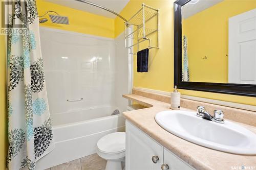 65 135 Pawlychenko Lane, Saskatoon, SK - Indoor Photo Showing Bathroom