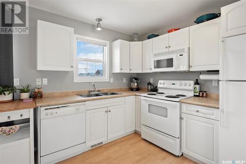 65 135 Pawlychenko Lane, Saskatoon, SK - Indoor Photo Showing Kitchen With Double Sink