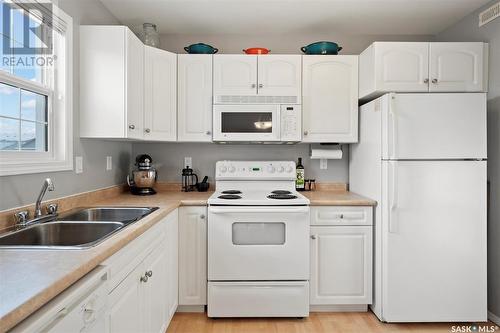 65 135 Pawlychenko Lane, Saskatoon, SK - Indoor Photo Showing Kitchen With Double Sink