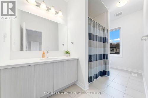 398 Spyglass Green, Oakville, ON - Indoor Photo Showing Bathroom