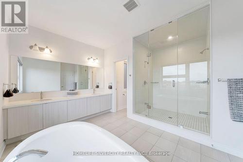 398 Spyglass Green, Oakville, ON - Indoor Photo Showing Bathroom