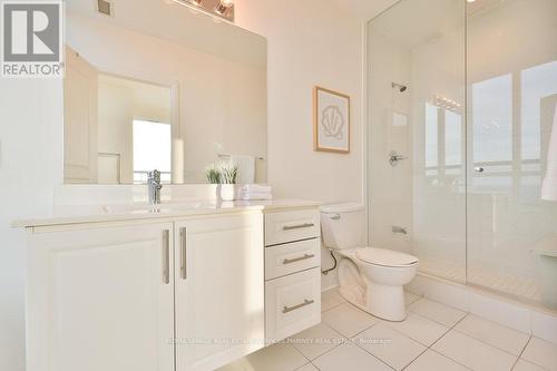 2201 - 1 Hurontario Street, Mississauga, ON - Indoor Photo Showing Bathroom