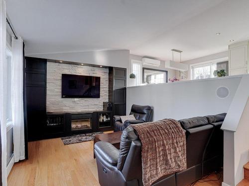 Salon - 2461 Rue Des Chouettes, Terrebonne (La Plaine), QC - Indoor Photo Showing Living Room With Fireplace