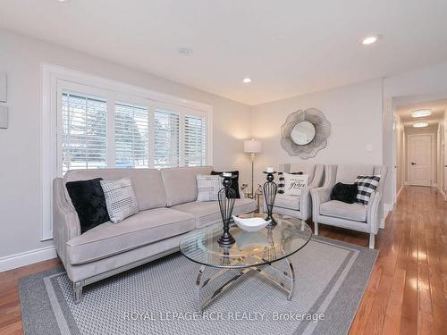 20 Joseph St, Adjala-Tosorontio, ON - Indoor Photo Showing Living Room