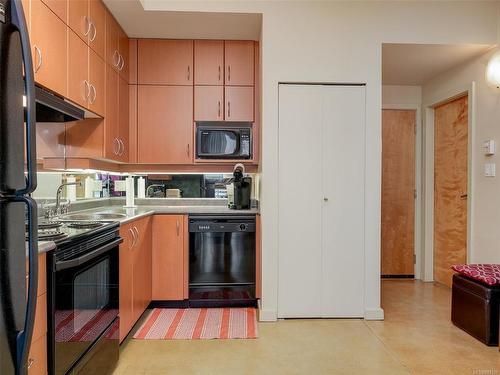 513-409 Swift St, Victoria, BC - Indoor Photo Showing Kitchen With Double Sink