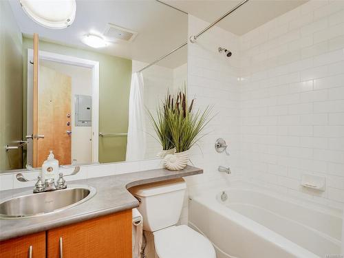 513-409 Swift St, Victoria, BC - Indoor Photo Showing Bathroom