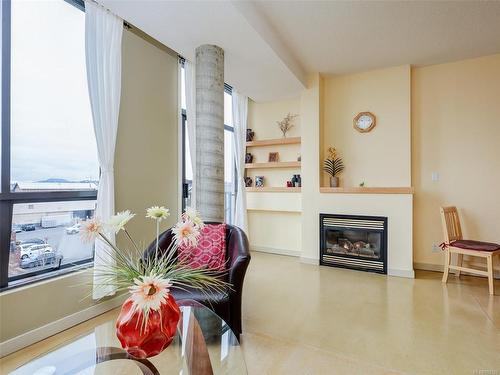 513-409 Swift St, Victoria, BC - Indoor Photo Showing Living Room With Fireplace