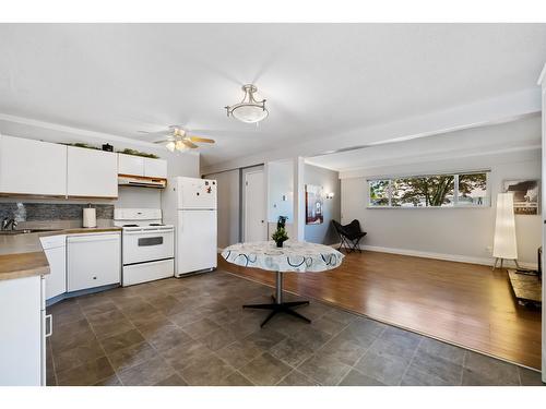 20784 48 Avenue, Langley, BC - Indoor Photo Showing Kitchen