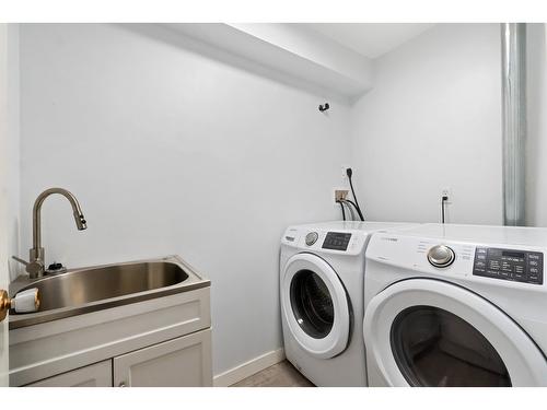 20784 48 Avenue, Langley, BC - Indoor Photo Showing Laundry Room