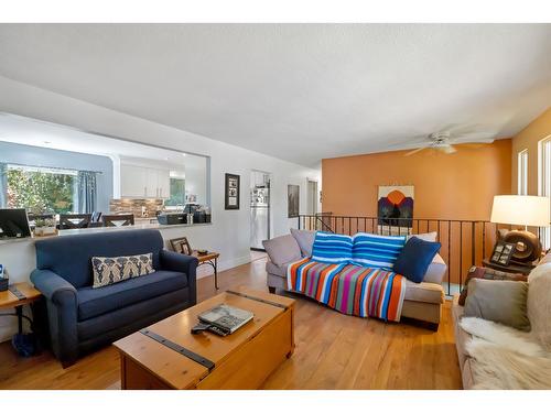 20784 48 Avenue, Langley, BC - Indoor Photo Showing Living Room