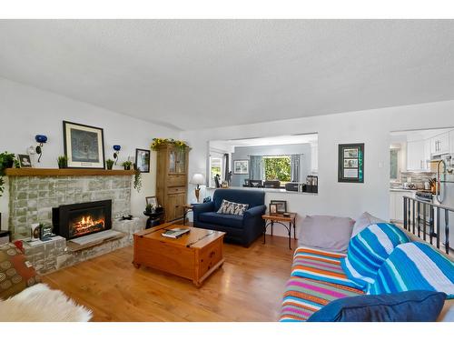 20784 48 Avenue, Langley, BC - Indoor Photo Showing Living Room With Fireplace