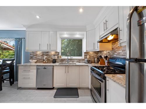 20784 48 Avenue, Langley, BC - Indoor Photo Showing Kitchen With Upgraded Kitchen