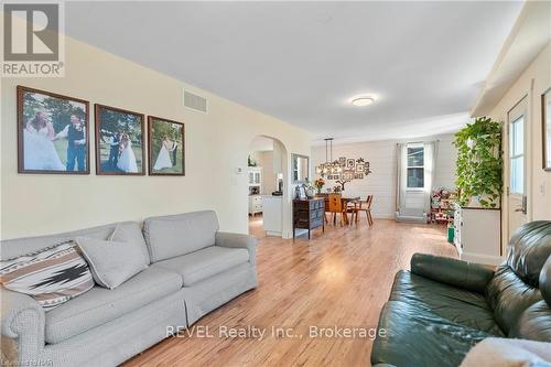 2951 Chippawa Road, Port Colborne (873 - Bethel), ON - Indoor Photo Showing Living Room