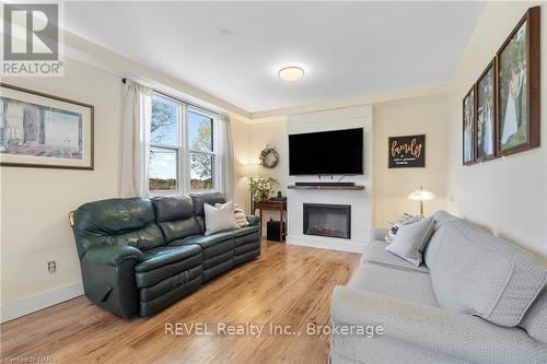 2951 Chippawa Road, Port Colborne (873 - Bethel), ON - Indoor Photo Showing Living Room With Fireplace