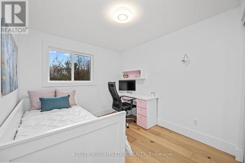 11 - 120 Ripley Court, Oakville, ON - Indoor Photo Showing Bedroom