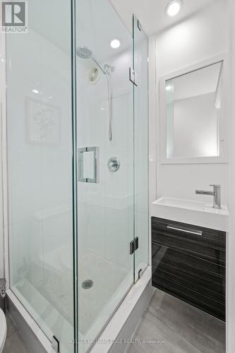 11 - 120 Ripley Court, Oakville, ON - Indoor Photo Showing Bathroom