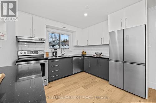 11 - 120 Ripley Court, Oakville, ON - Indoor Photo Showing Kitchen With Stainless Steel Kitchen