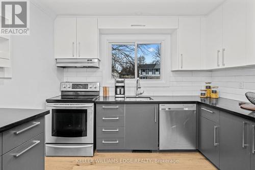 11 - 120 Ripley Court, Oakville, ON - Indoor Photo Showing Kitchen With Stainless Steel Kitchen With Upgraded Kitchen