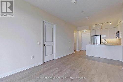 On - 35 Watergarden Drive, Mississauga, ON - Indoor Photo Showing Kitchen