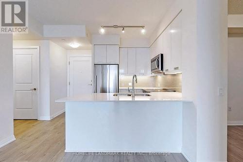 On - 35 Watergarden Drive, Mississauga, ON - Indoor Photo Showing Kitchen With Double Sink