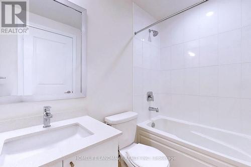 On - 35 Watergarden Drive, Mississauga, ON - Indoor Photo Showing Bathroom