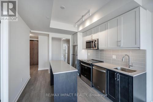 431 - 201 Brock Street, Whitby (Downtown Whitby), ON - Indoor Photo Showing Kitchen With Stainless Steel Kitchen With Upgraded Kitchen