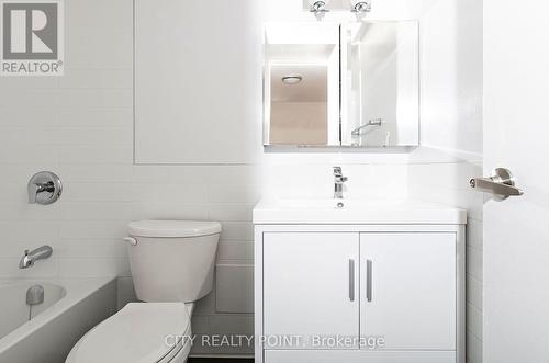 1207 - 6200 Bathurst Street, Toronto, ON - Indoor Photo Showing Bathroom