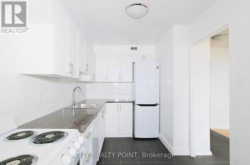 1207 - 6200 Bathurst Street, Toronto, ON - Indoor Photo Showing Kitchen