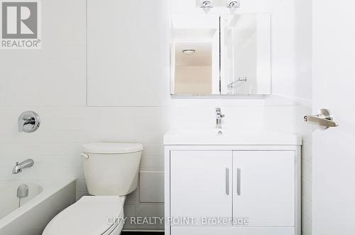 1207 - 6200 Bathurst Street, Toronto, ON - Indoor Photo Showing Bathroom