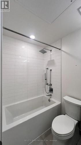 2213 - 25 Richmond Street E, Toronto, ON - Indoor Photo Showing Bathroom