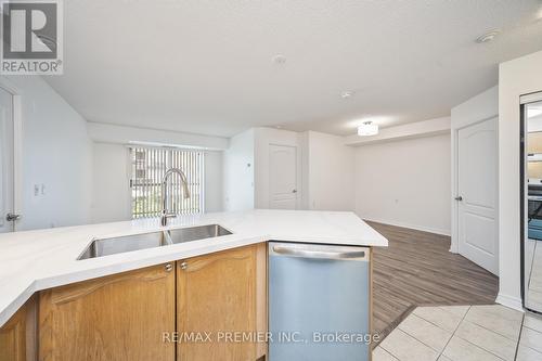 213 - 890 Sheppard Avenue W, Toronto, ON - Indoor Photo Showing Kitchen With Double Sink