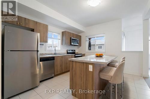 21 Olympic Gate, Barrie, ON - Indoor Photo Showing Kitchen