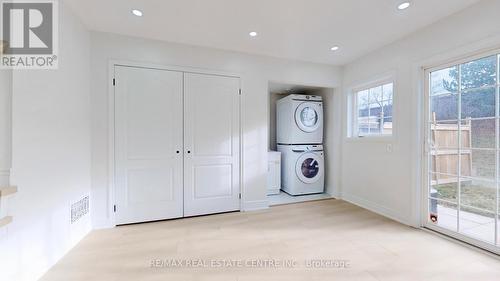 51 Denison Avenue, Brampton, ON - Indoor Photo Showing Laundry Room