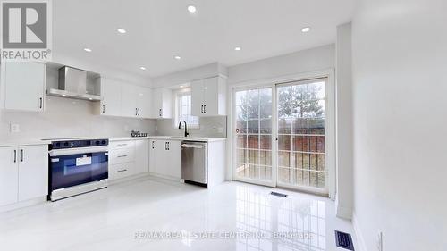 51 Denison Avenue, Brampton, ON - Indoor Photo Showing Kitchen