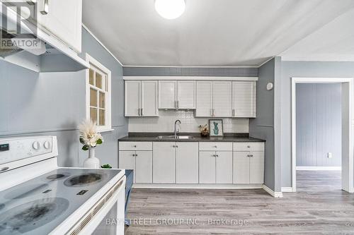 6285 Skinner Street, Niagara Falls, ON - Indoor Photo Showing Kitchen