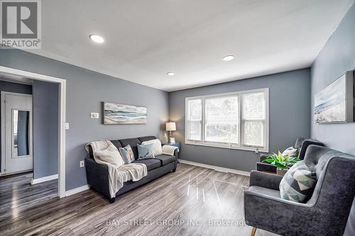 6285 Skinner Street, Niagara Falls, ON - Indoor Photo Showing Living Room