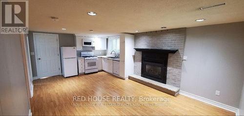 298 Plymouth Trail, Newmarket, ON - Indoor With Fireplace